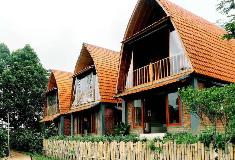 בית מלון כפרי Camaradvipa Retreat Munduk