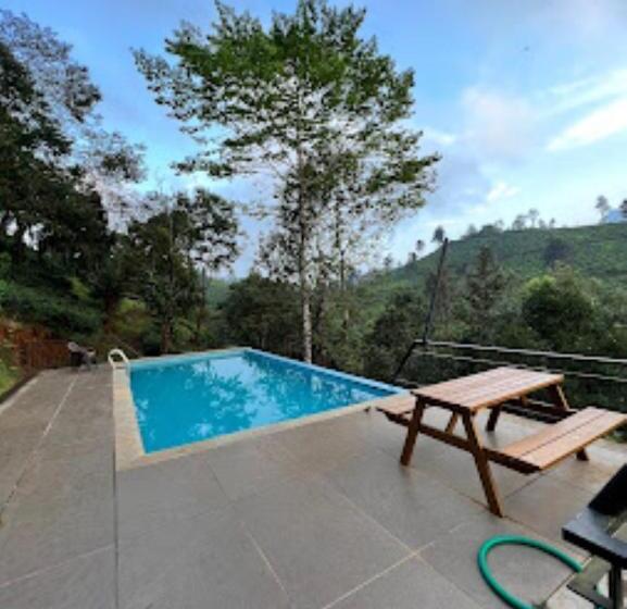 ホテル Chateau Woods Kerala