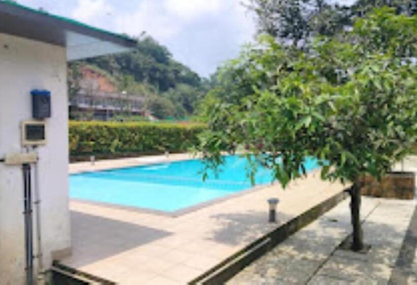 ホテル Chateau Woods Kerala