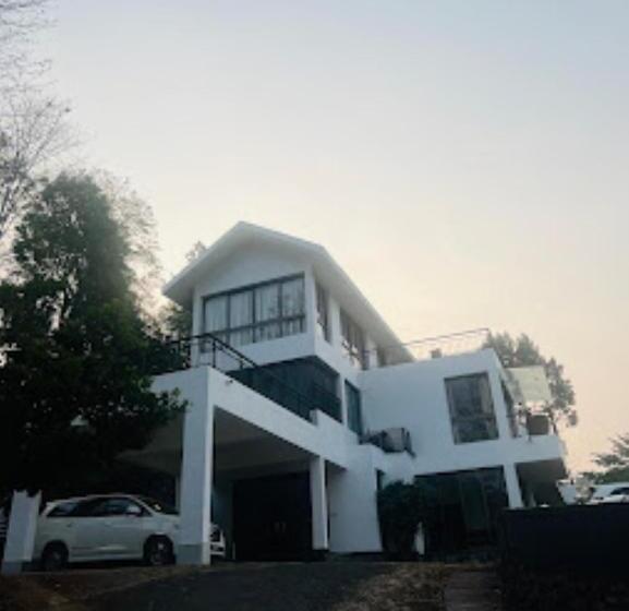 ホテル Chateau Woods Kerala