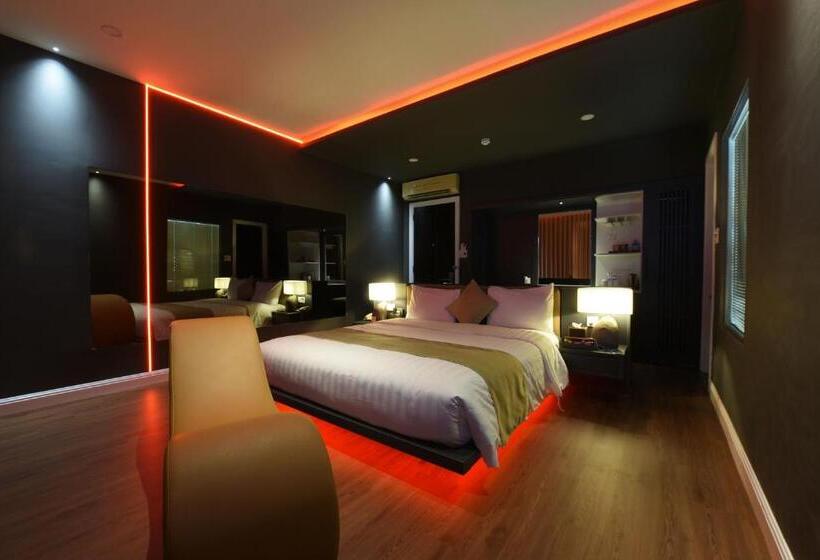 هتل Chiic House 3   Khách Sạn Tình Yêu