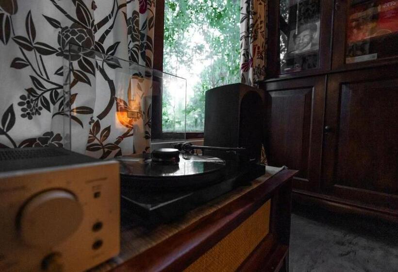 Hotel Dancing Dugong