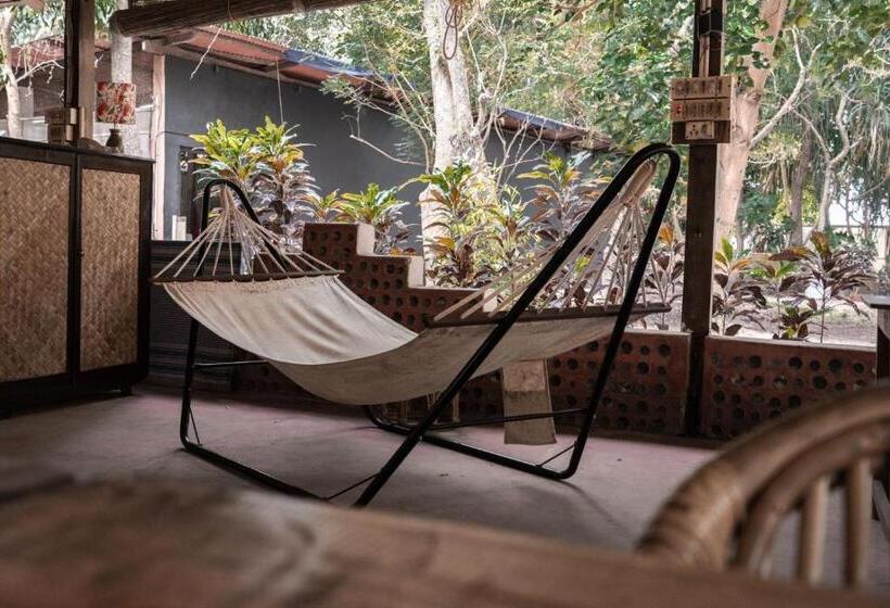 Hotel Dancing Dugong