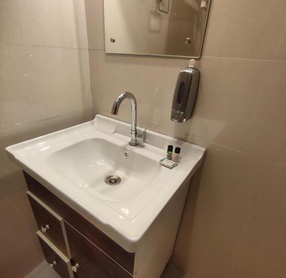 هتل Grace Inn Guest House, Near Airport And Ion Digital