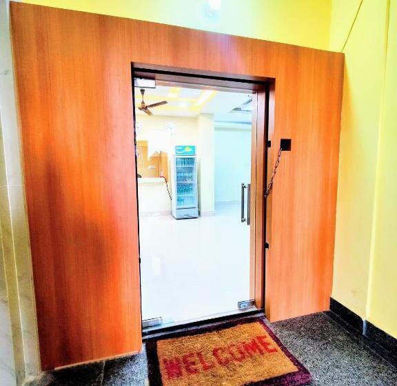 هتل Grace Inn Guest House, Near Airport And Ion Digital