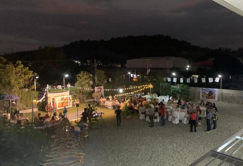 هتل Lone Star Inn