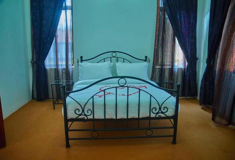 هتل Machage Tours And Safaris