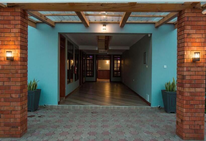 Medan Hotel & Apartments