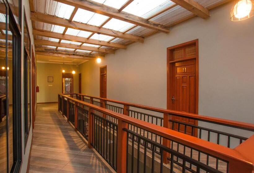 Medan Hotel & Apartments