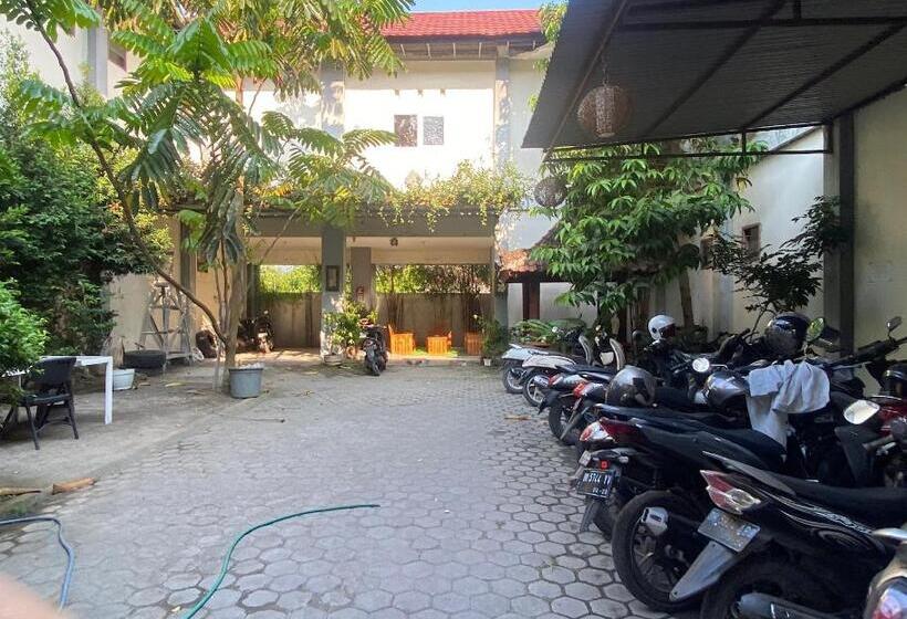 בית מלון כפרי Oyo Life 93258 Kos Sahabat