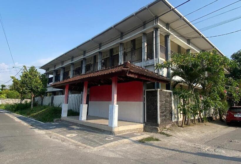 בית מלון כפרי Oyo Life 93258 Kos Sahabat