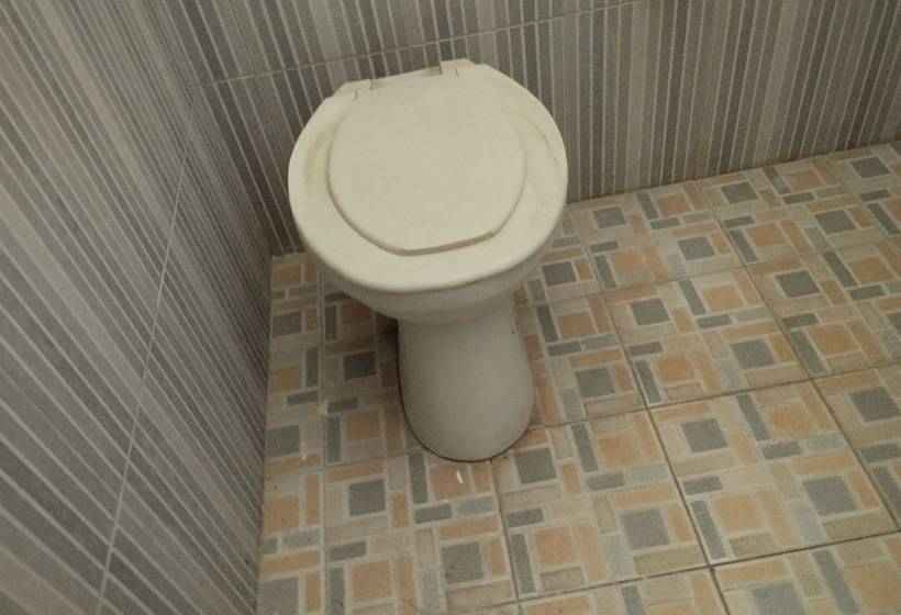 בית מלון כפרי Oyo Life 93265 Kos Cendana Seruni Raya