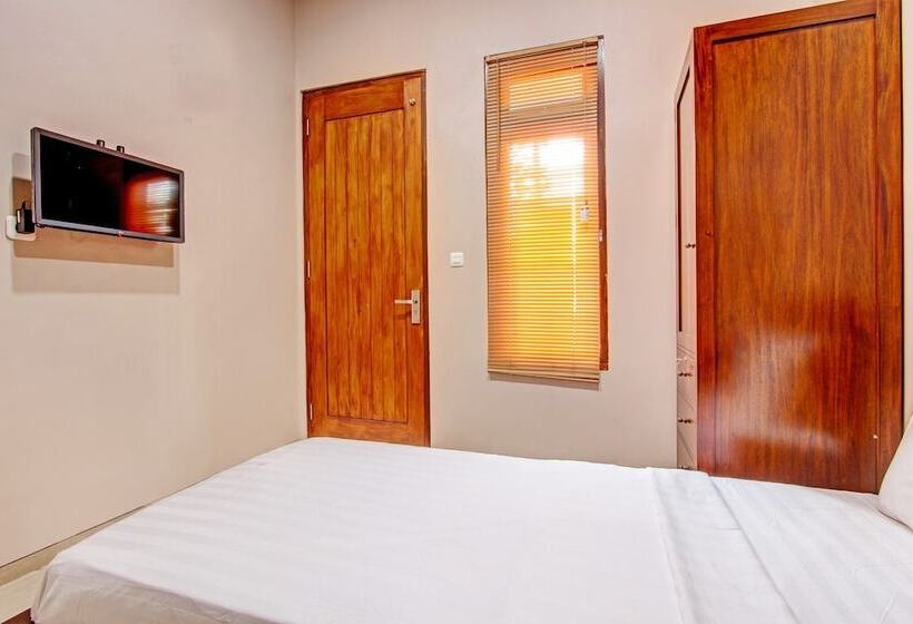 בית מלון כפרי Oyo Life 93497 Griya Kost Rr