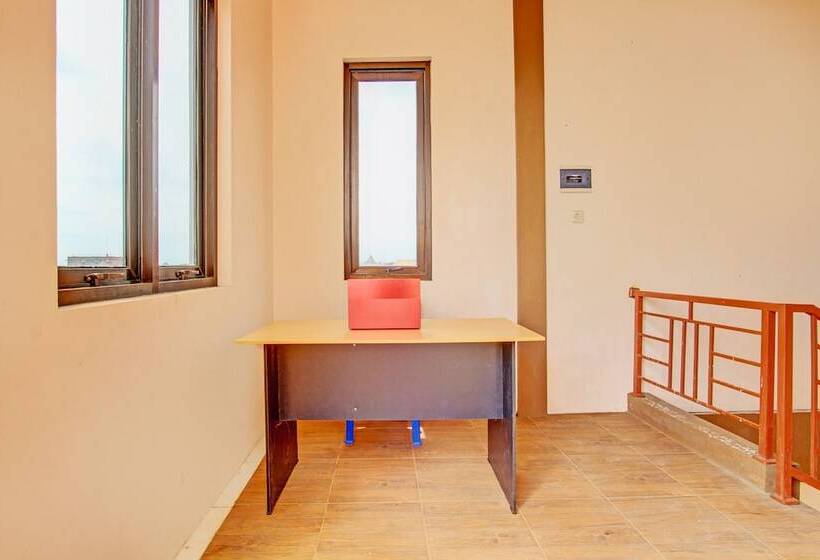 בית מלון כפרי Oyo Life 93497 Griya Kost Rr