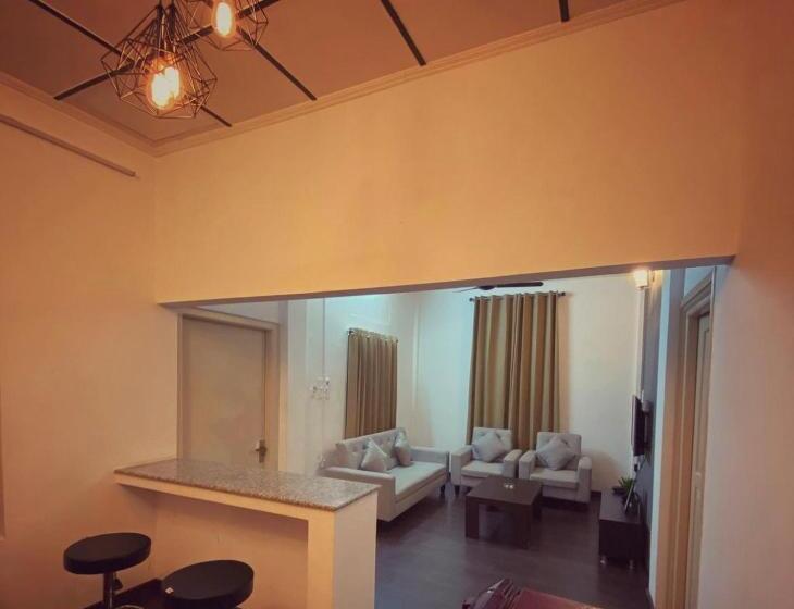 هتل Premier Lodge