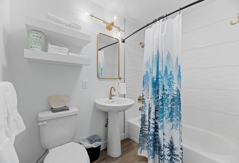 فندق Queen City Inn