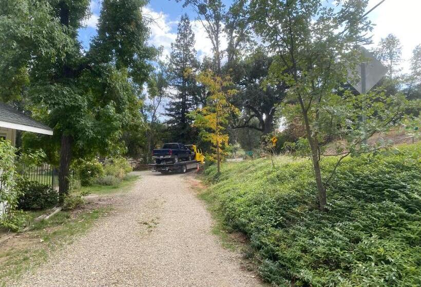 Отель Seven Circles Room#5 Mini Fridge Wi Fi