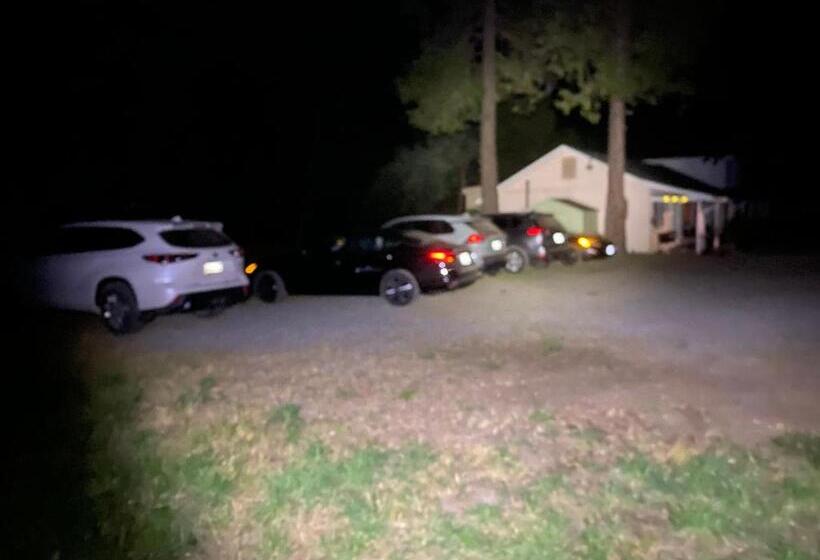 Отель Seven Circles Room#5 Mini Fridge Wi Fi