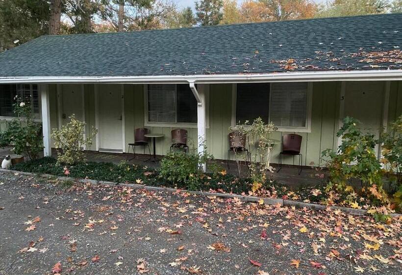 Отель Seven Circles Room#5 Mini Fridge Wi Fi