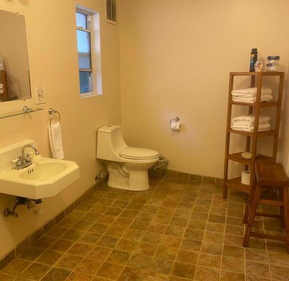 Отель Seven Circles Room#5 Mini Fridge Wi Fi