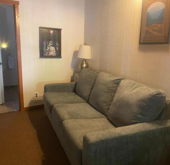 Отель Seven Circles Room#5 Mini Fridge Wi Fi