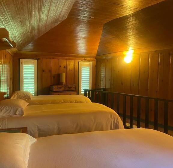 Отель Seven Circles Room#5 Mini Fridge Wi Fi