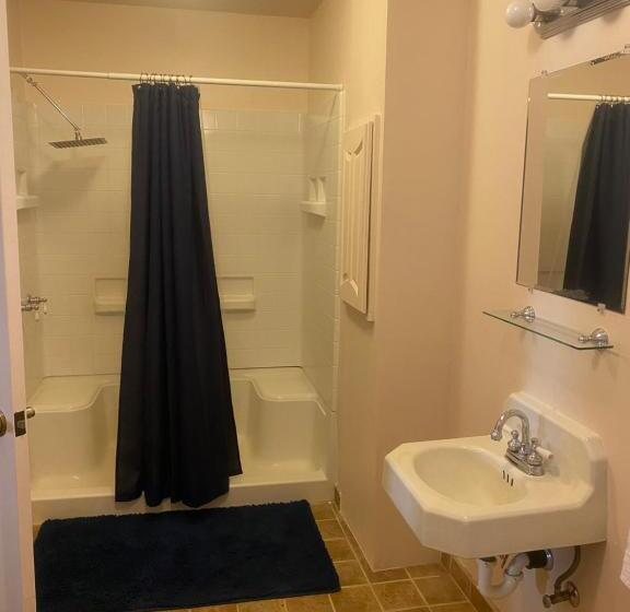 Отель Seven Circles Room#5 Mini Fridge Wi Fi