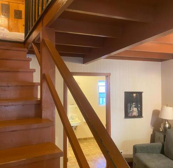 Отель Seven Circles Room#5 Mini Fridge Wi Fi