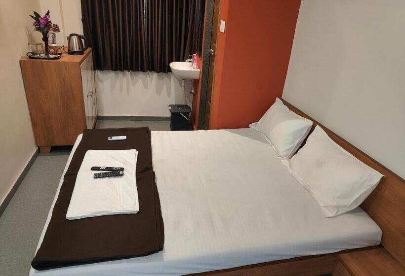 فندق Shivansh Executive