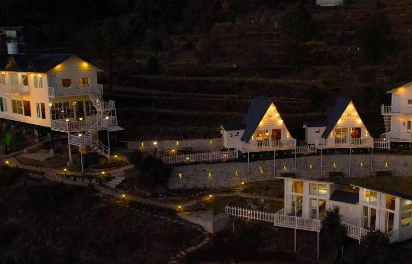 בית מלון כפרי Vinyasa Resort , Kanatal