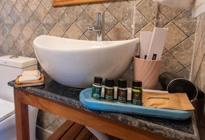 Отель Vinyasa Resort , Kanatal