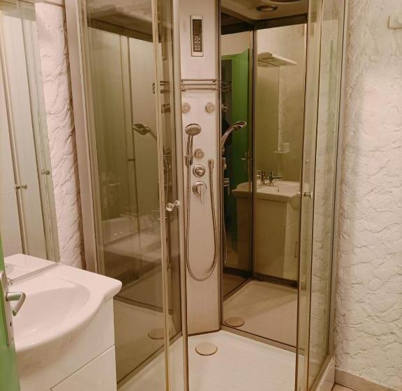 La Cour Des Miracles