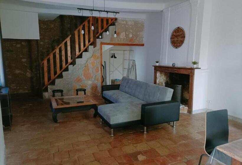 La Cour Des Miracles