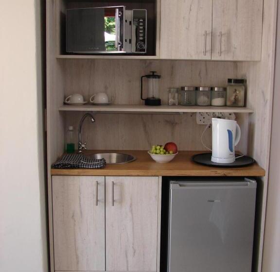 פנסיון A Time And A Place