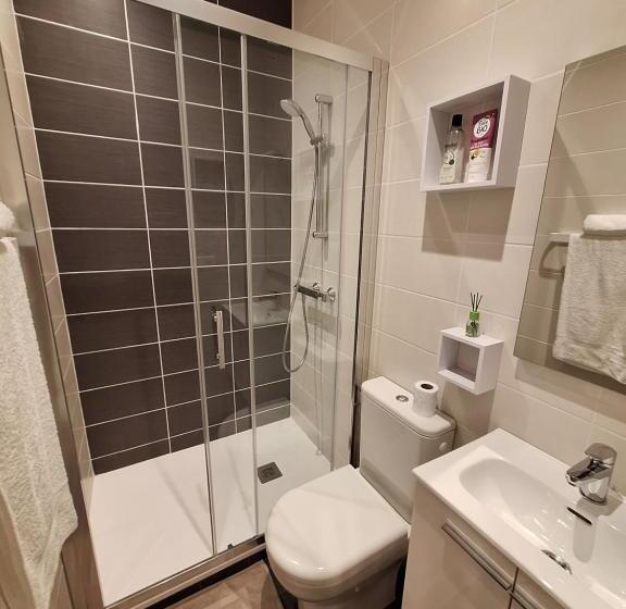 ペンション Chambre Frida Avec Salle D Eau Privée