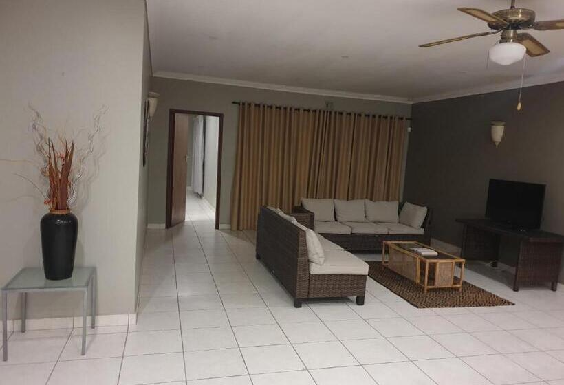 بنسيون Grace Avenue Townhouse