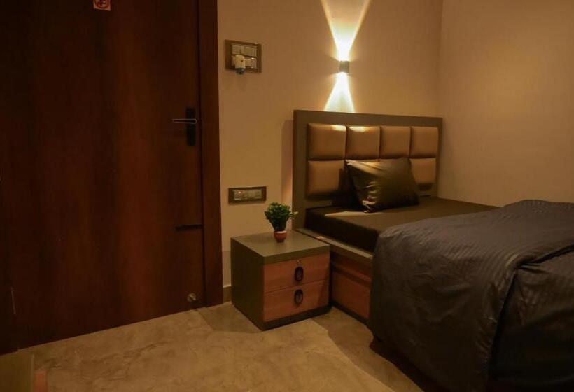 بنسيون Kesar Nivas Luxury Guest House