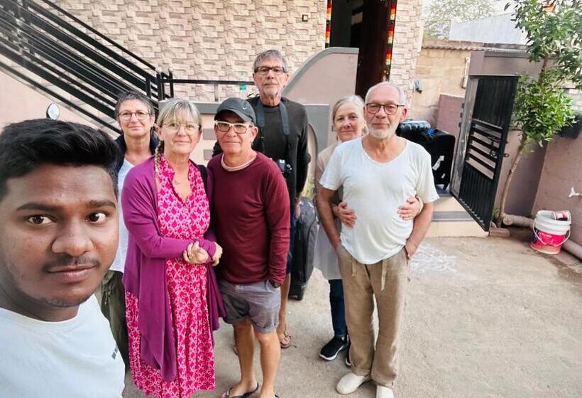 بنسيون Lee Home Stay