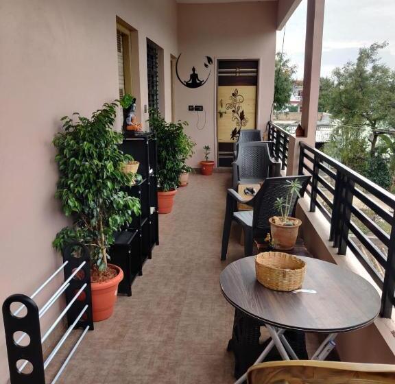 بنسيون Lee Home Stay