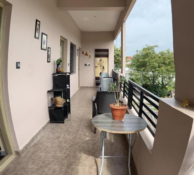 بنسيون Lee Home Stay