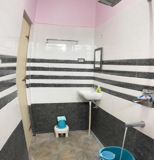 بنسيون Lee Home Stay