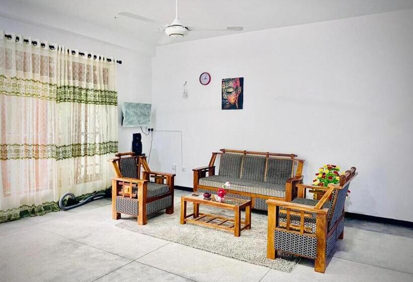 ペンション Serene _ The Shelter 1