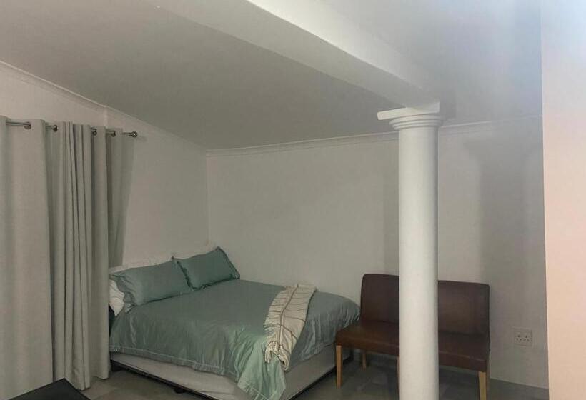 פנסיון Studio House