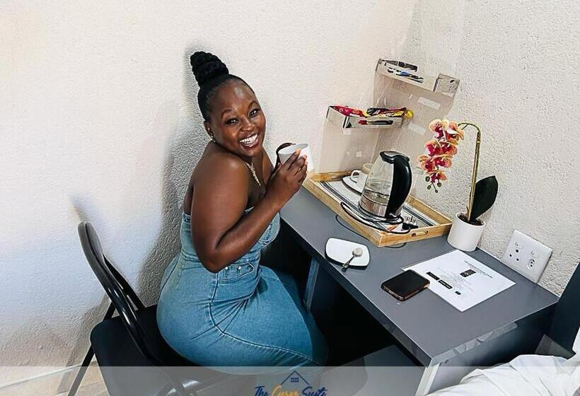 펜션 The Curve Suite Guest House