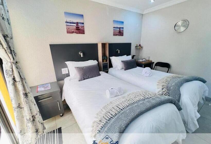 펜션 The Curve Suite Guest House