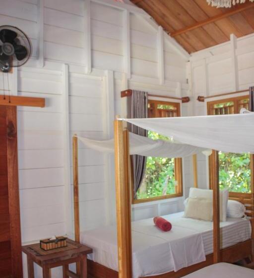 پانسیون Toro Simalatcat Surfcamp