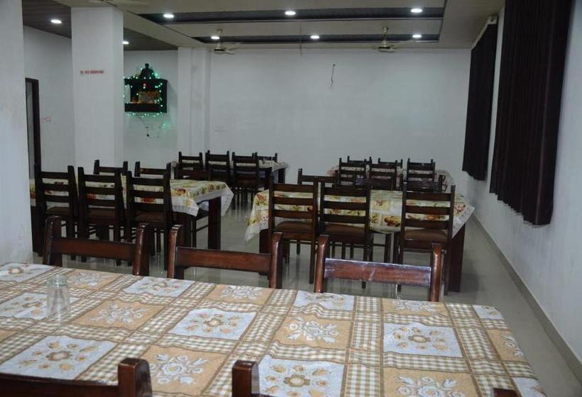 Ram Lakhan Hotel And Restaurant