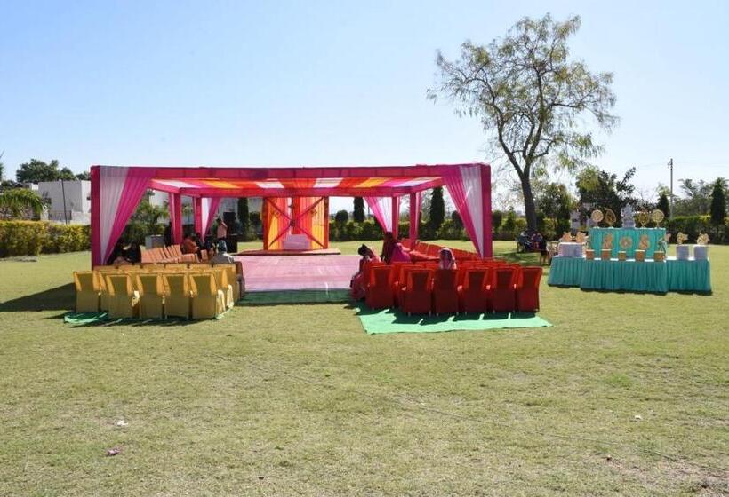 Ram Lakhan Hotel And Restaurant