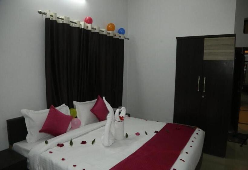 Ram Lakhan Hotel And Restaurant