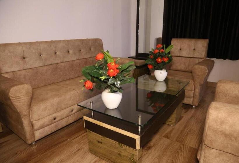 Ram Lakhan Hotel And Restaurant